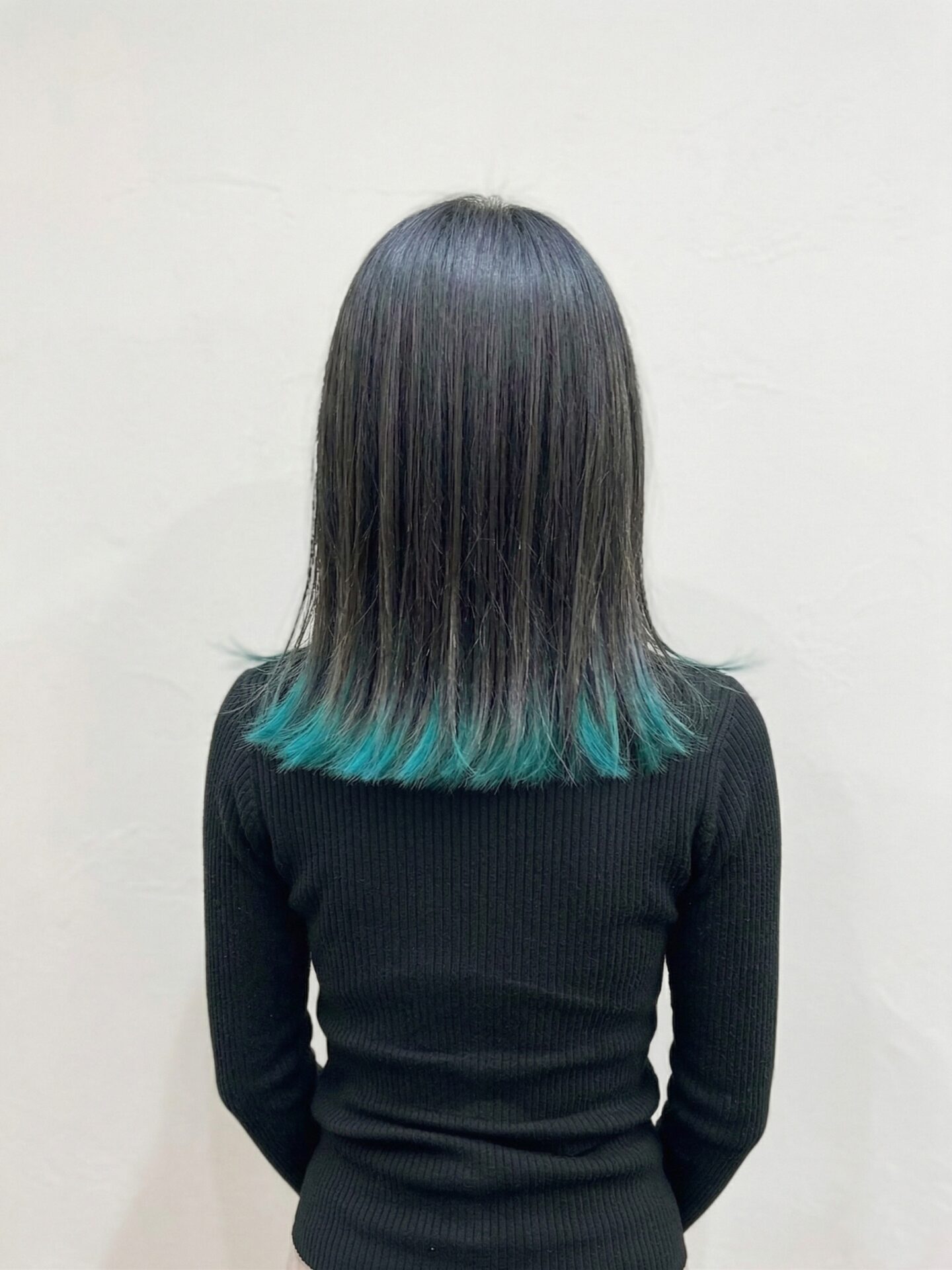 黒髪デザインカラー 後ろから