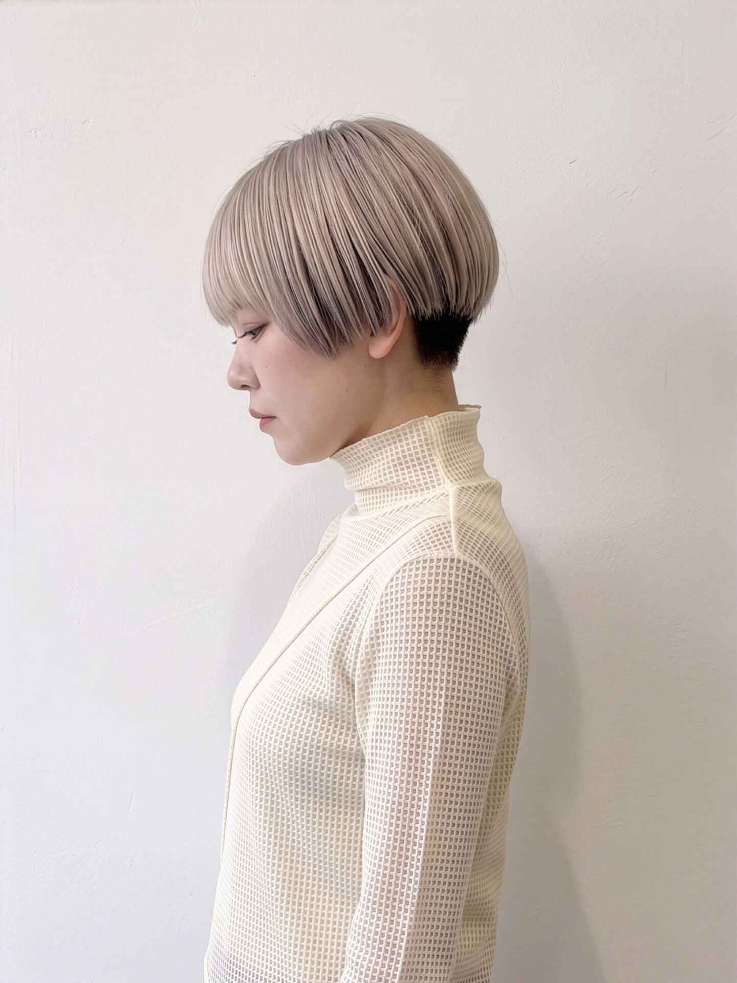 刈り上げマッシュショート 後ろから