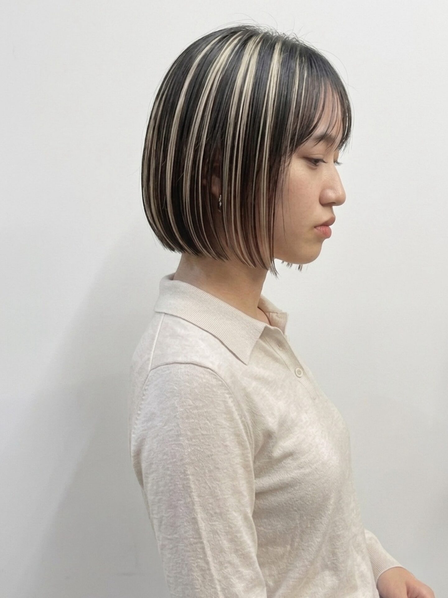 黒髪ルーツカラー 横から