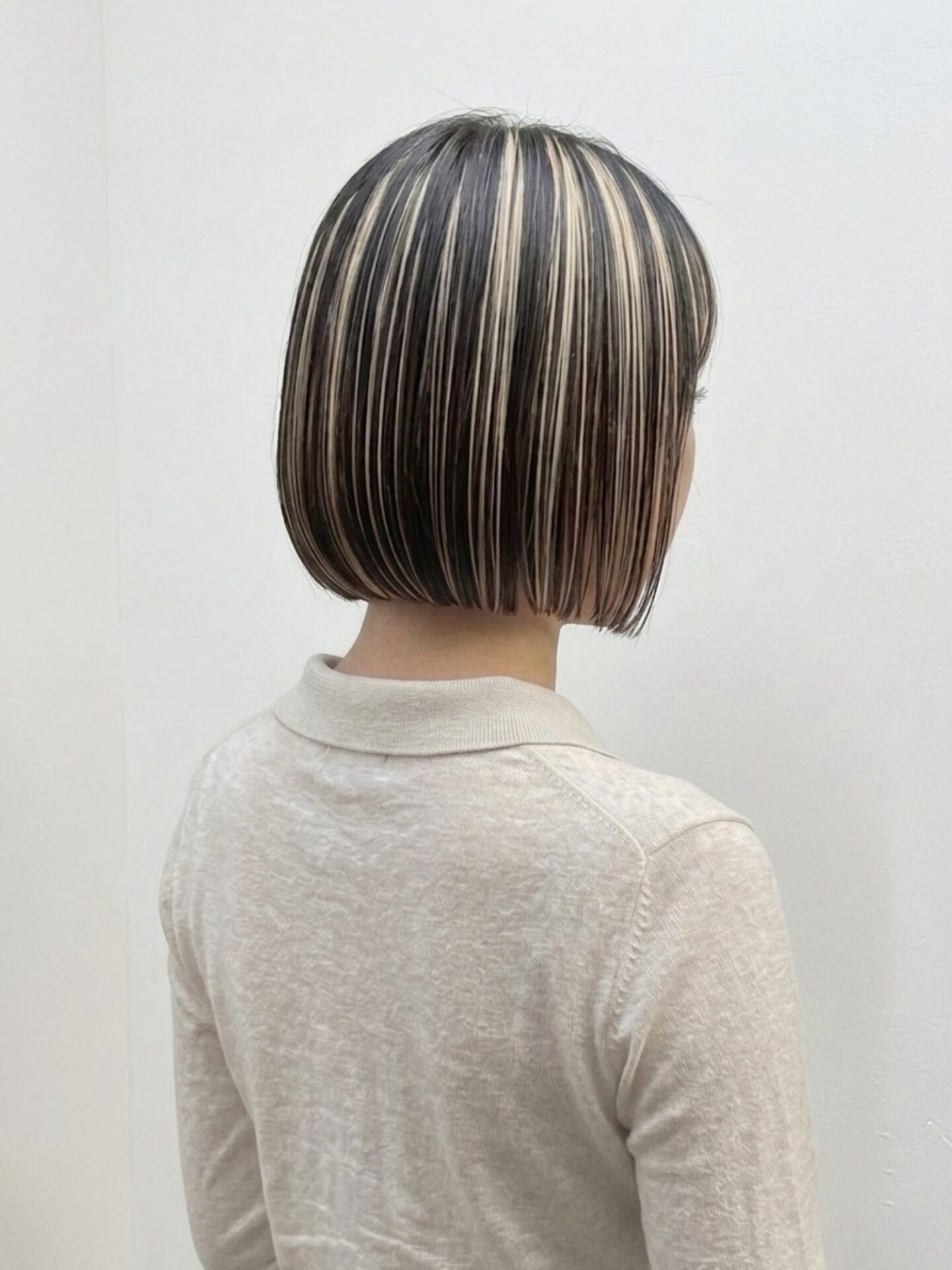 黒髪ルーツカラー 後ろから
