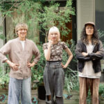 北参道の美容室kitsukiスタッフ3名の集合写真。自然な笑顔が印象的なカット。