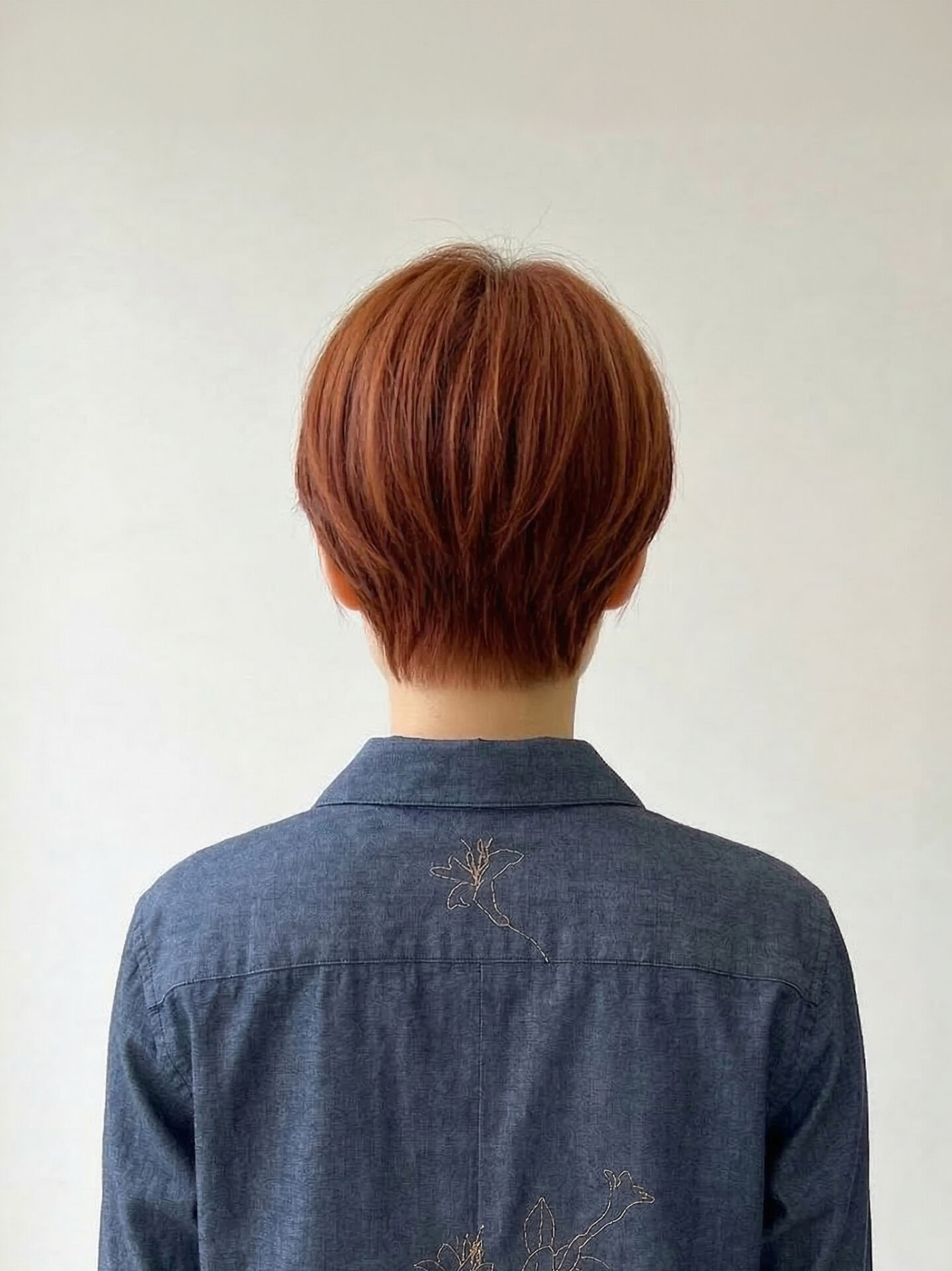 オレンジショートマッシュ 後ろから