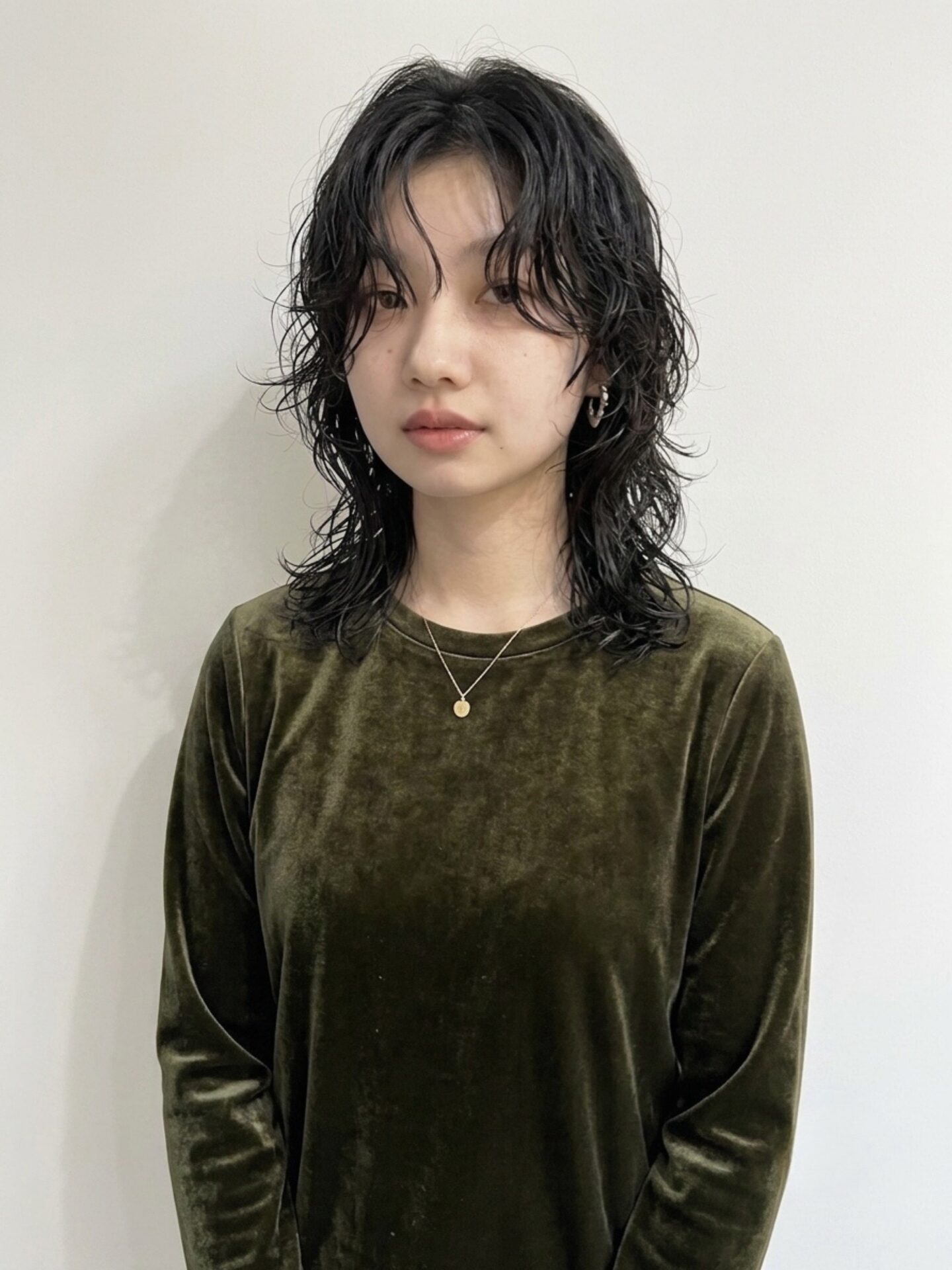 黒髪ウェーブパーマ 正面